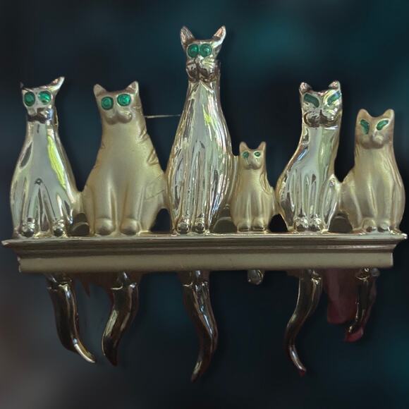Vintage AJC 6 Green Eyed Cats with Swinging Tails on a Shelf Brooch - Picture 1 of 3